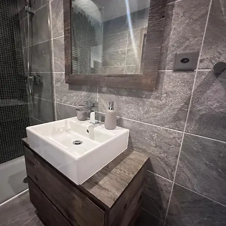 Spacious Luxury Alpine Duplex In Montana アパート クラン