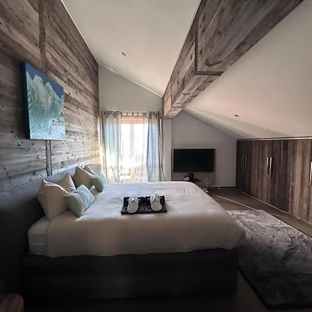 Spacious Luxury Alpine Duplex In Montana アパート クラン